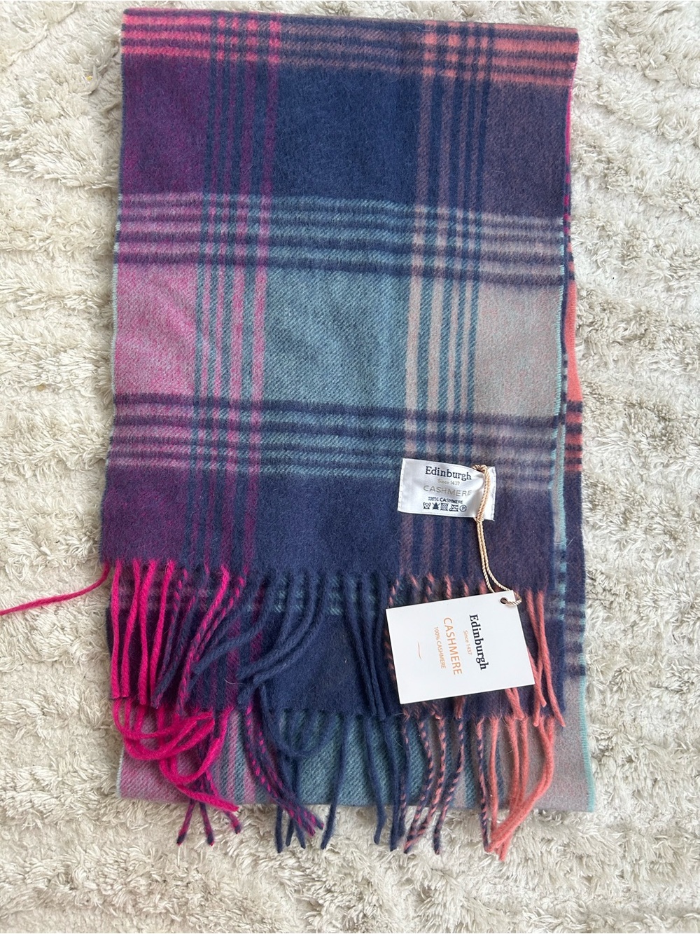 Edinburgh Cashmere Plaid Fringe Scarf in Navy & Pink